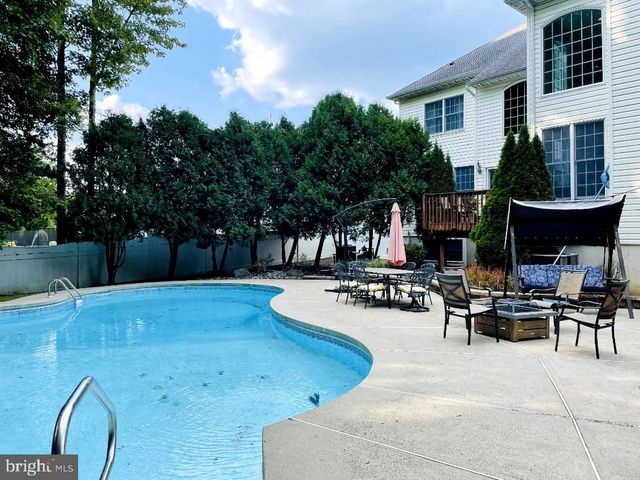 9 STONEGATE DR, Monroe Township, NJ 08831
