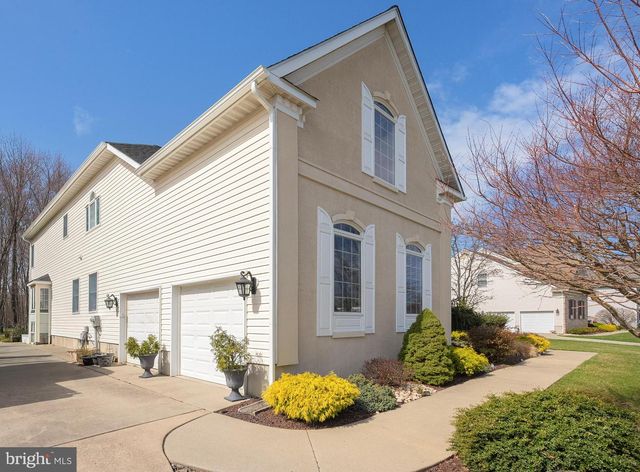 9 STONEGATE DR, Monroe Township, NJ 08831