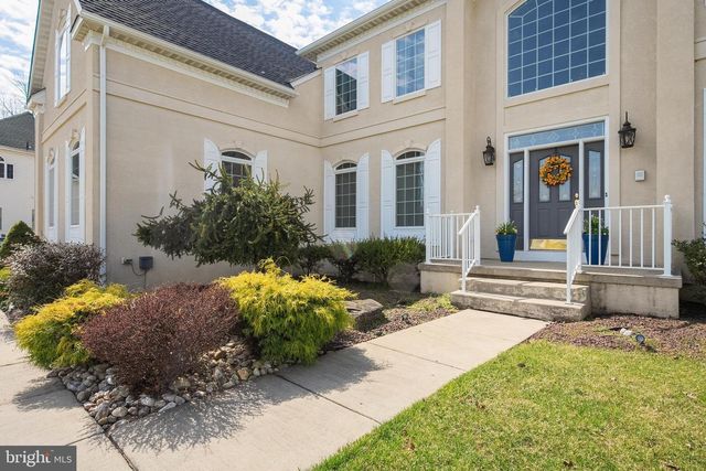 9 STONEGATE DR, Monroe Township, NJ 08831