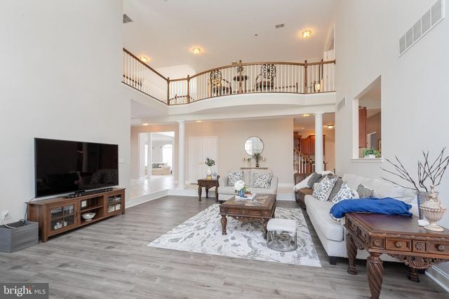 9 STONEGATE DR, Monroe Township, NJ 08831