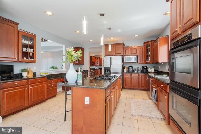 9 STONEGATE DR, Monroe Township, NJ 08831