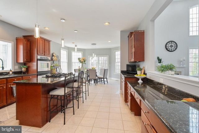 9 STONEGATE DR, Monroe Township, NJ 08831