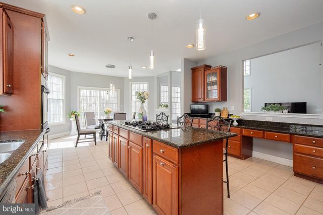 9 STONEGATE DR, Monroe Township, NJ 08831