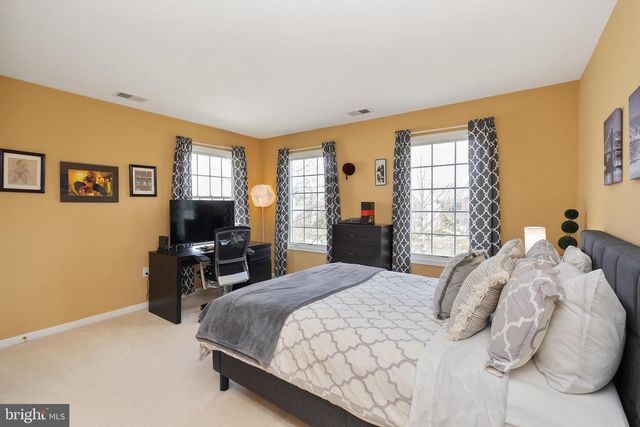 9 STONEGATE DR, Monroe Township, NJ 08831