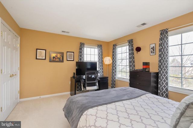9 STONEGATE DR, Monroe Township, NJ 08831