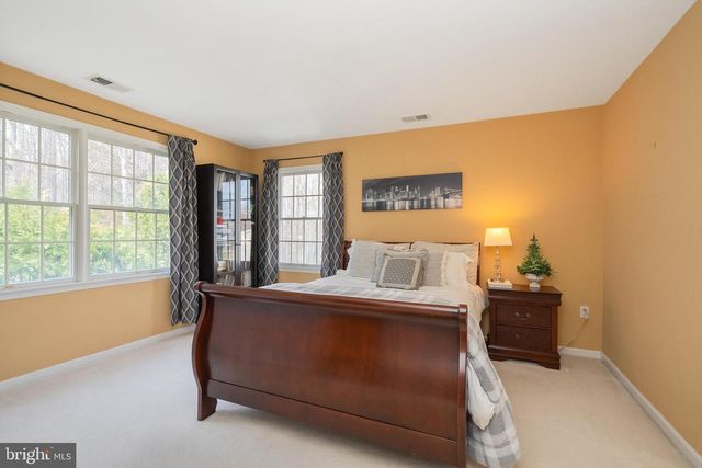 9 STONEGATE DR, Monroe Township, NJ 08831