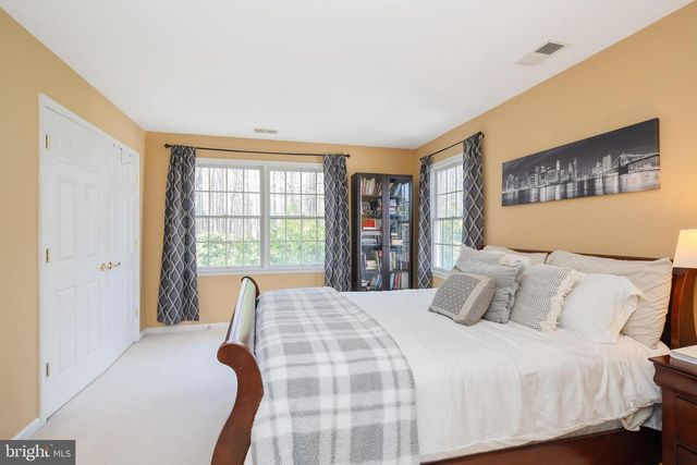 9 STONEGATE DR, Monroe Township, NJ 08831