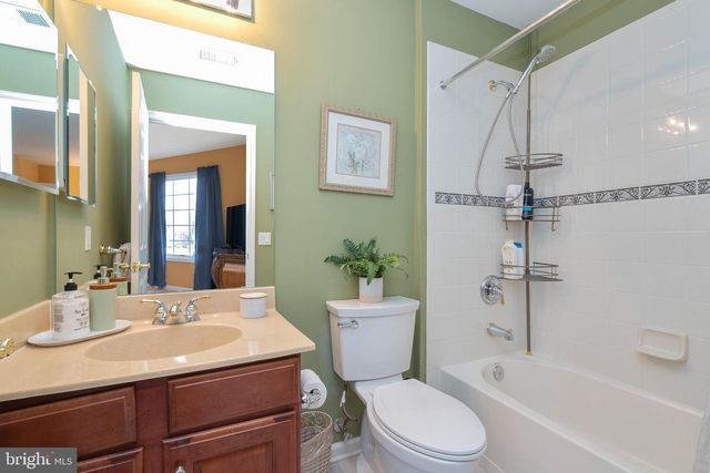 9 STONEGATE DR, Monroe Township, NJ 08831