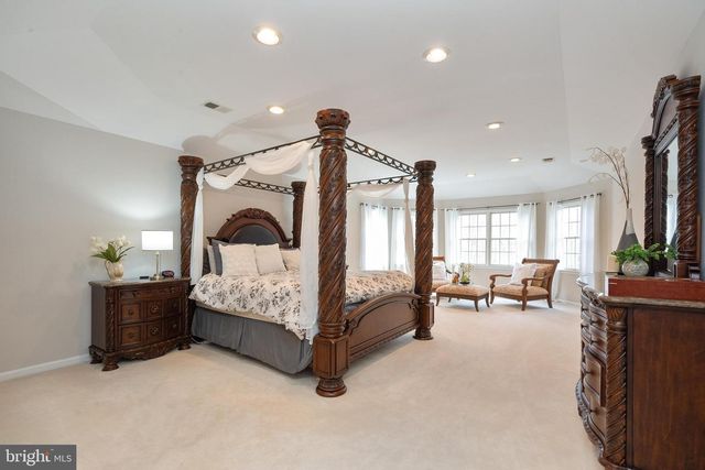 9 STONEGATE DR, Monroe Township, NJ 08831