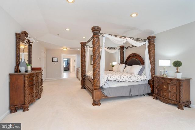 9 STONEGATE DR, Monroe Township, NJ 08831
