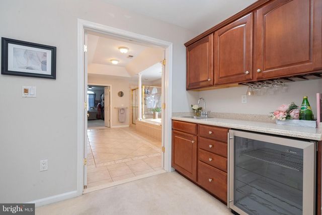 9 STONEGATE DR, Monroe Township, NJ 08831