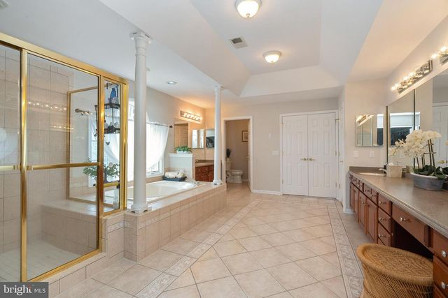 9 STONEGATE DR, Monroe Township, NJ 08831