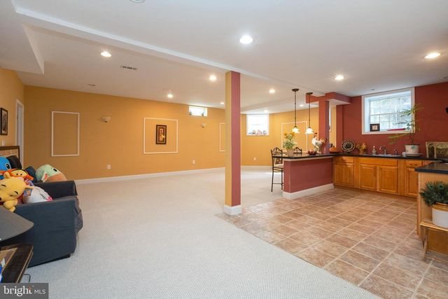 9 STONEGATE DR, Monroe Township, NJ 08831