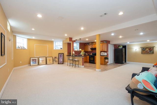 9 STONEGATE DR, Monroe Township, NJ 08831