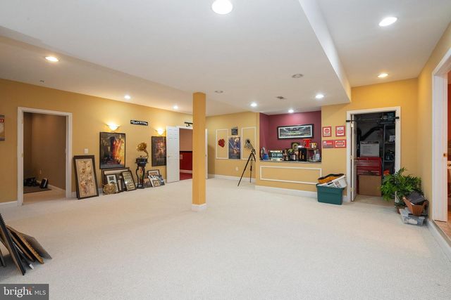 9 STONEGATE DR, Monroe Township, NJ 08831