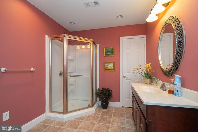 9 STONEGATE DR, Monroe Township, NJ 08831