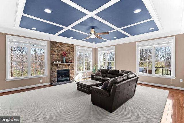 15806 WATERFORD CREEK CIR, Hamilton, VA 20158