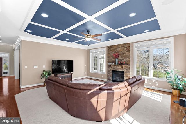 15806 WATERFORD CREEK CIR, Hamilton, VA 20158