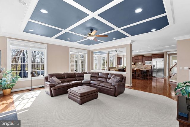 15806 WATERFORD CREEK CIR, Hamilton, VA 20158