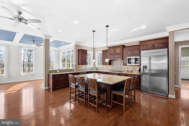 15806 WATERFORD CREEK CIR, Hamilton, VA 20158
