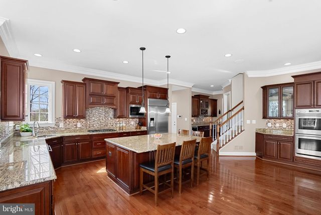 15806 WATERFORD CREEK CIR, Hamilton, VA 20158