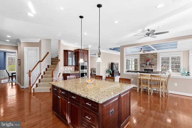 15806 WATERFORD CREEK CIR, Hamilton, VA 20158