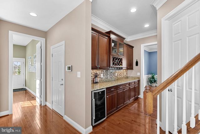 15806 WATERFORD CREEK CIR, Hamilton, VA 20158