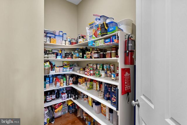 15806 WATERFORD CREEK CIR, Hamilton, VA 20158