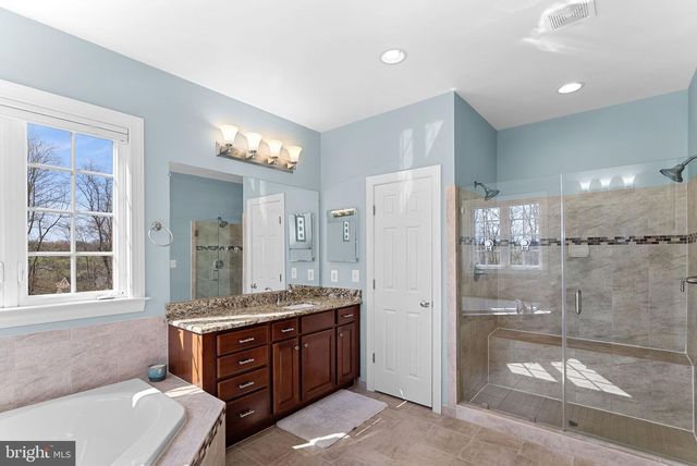 15806 WATERFORD CREEK CIR, Hamilton, VA 20158