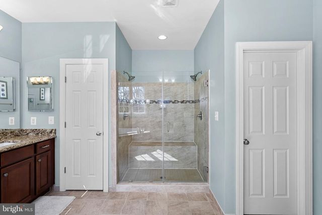 15806 WATERFORD CREEK CIR, Hamilton, VA 20158
