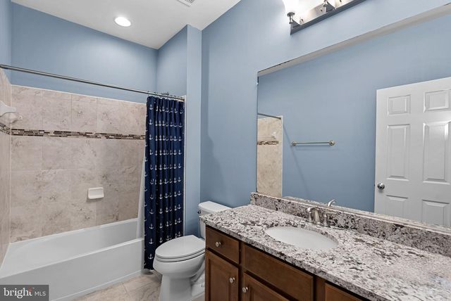 15806 WATERFORD CREEK CIR, Hamilton, VA 20158