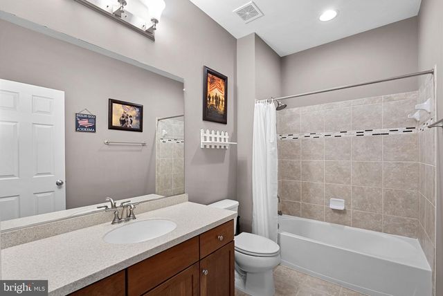 15806 WATERFORD CREEK CIR, Hamilton, VA 20158