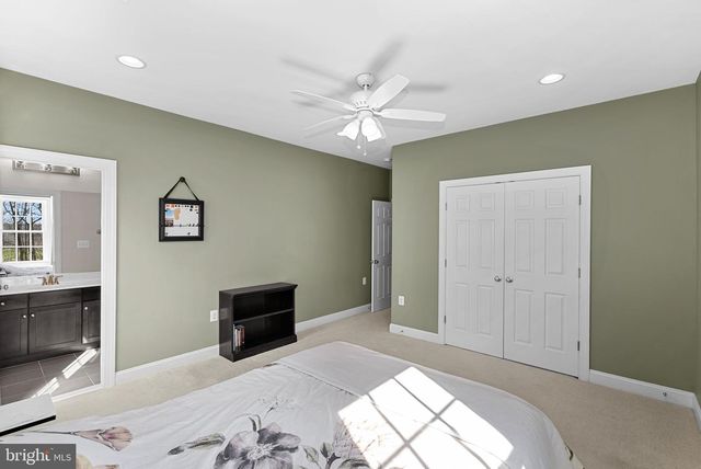 15806 WATERFORD CREEK CIR, Hamilton, VA 20158