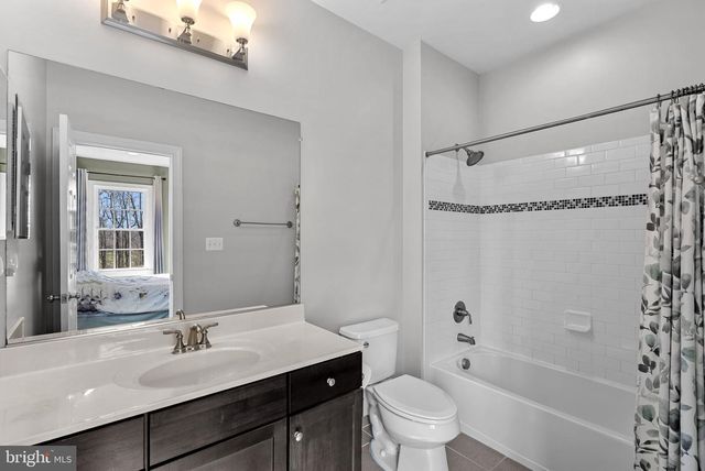 15806 WATERFORD CREEK CIR, Hamilton, VA 20158
