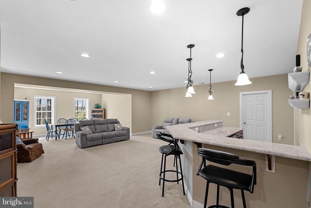 15806 WATERFORD CREEK CIR, Hamilton, VA 20158