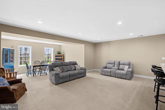 15806 WATERFORD CREEK CIR, Hamilton, VA 20158