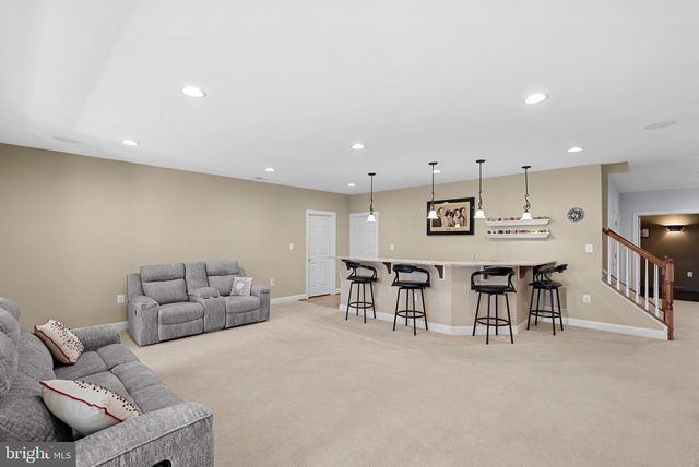 15806 WATERFORD CREEK CIR, Hamilton, VA 20158