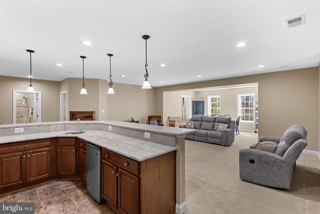 15806 WATERFORD CREEK CIR, Hamilton, VA 20158