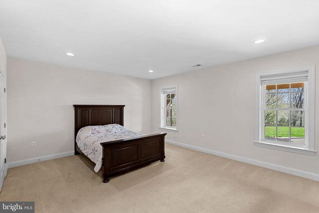 15806 WATERFORD CREEK CIR, Hamilton, VA 20158