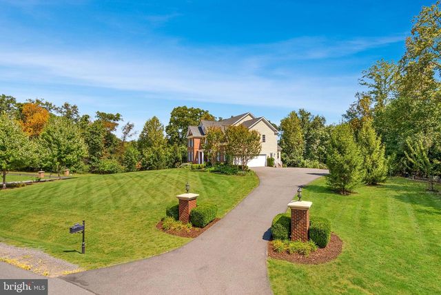 15806 WATERFORD CREEK CIR, Hamilton, VA 20158
