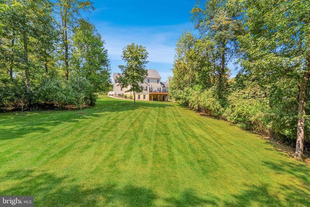 15806 WATERFORD CREEK CIR, Hamilton, VA 20158