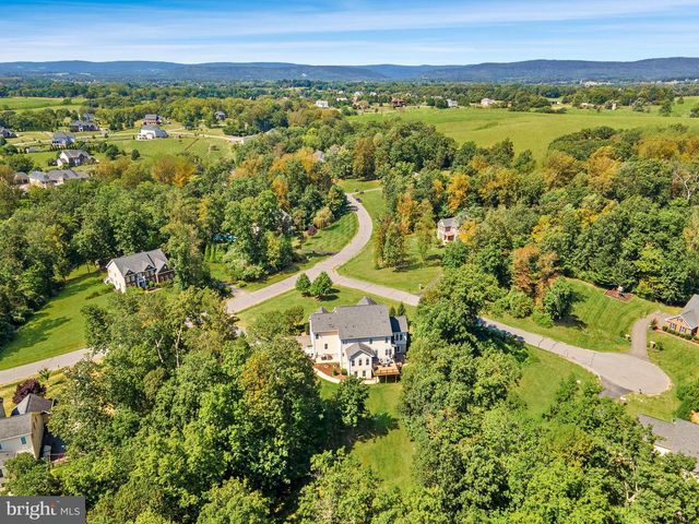 15806 WATERFORD CREEK CIR, Hamilton, VA 20158