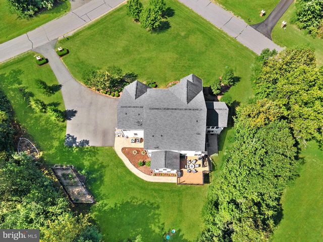 15806 WATERFORD CREEK CIR, Hamilton, VA 20158