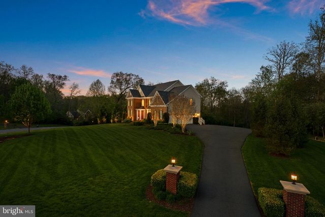 15806 WATERFORD CREEK CIR, Hamilton, VA 20158