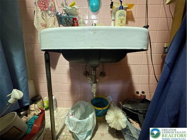 814 Charles Street, Luzerne, PA 18709