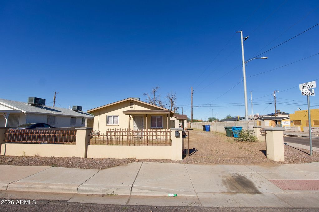Image 2 of property listing at 1102 W MOHAVE Street, Phoenix, AZ 85007