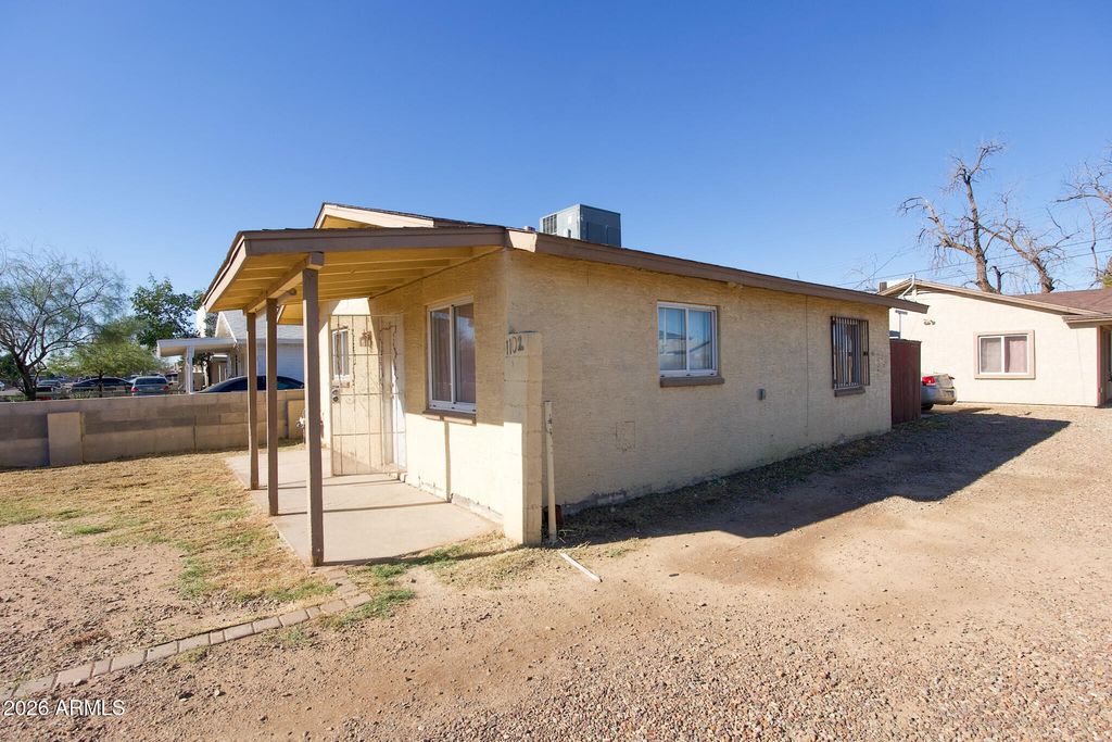 Image 3 of property listing at 1102 W MOHAVE Street, Phoenix, AZ 85007