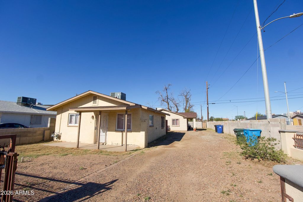 Image 4 of property listing at 1102 W MOHAVE Street, Phoenix, AZ 85007
