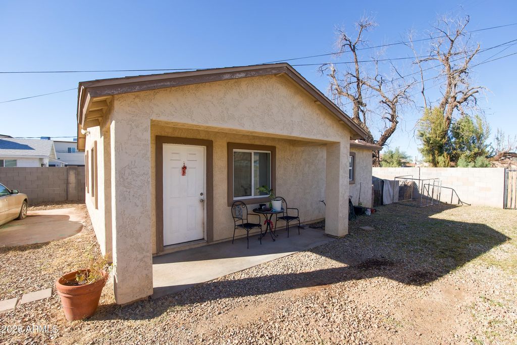 Image 6 of property listing at 1102 W MOHAVE Street, Phoenix, AZ 85007