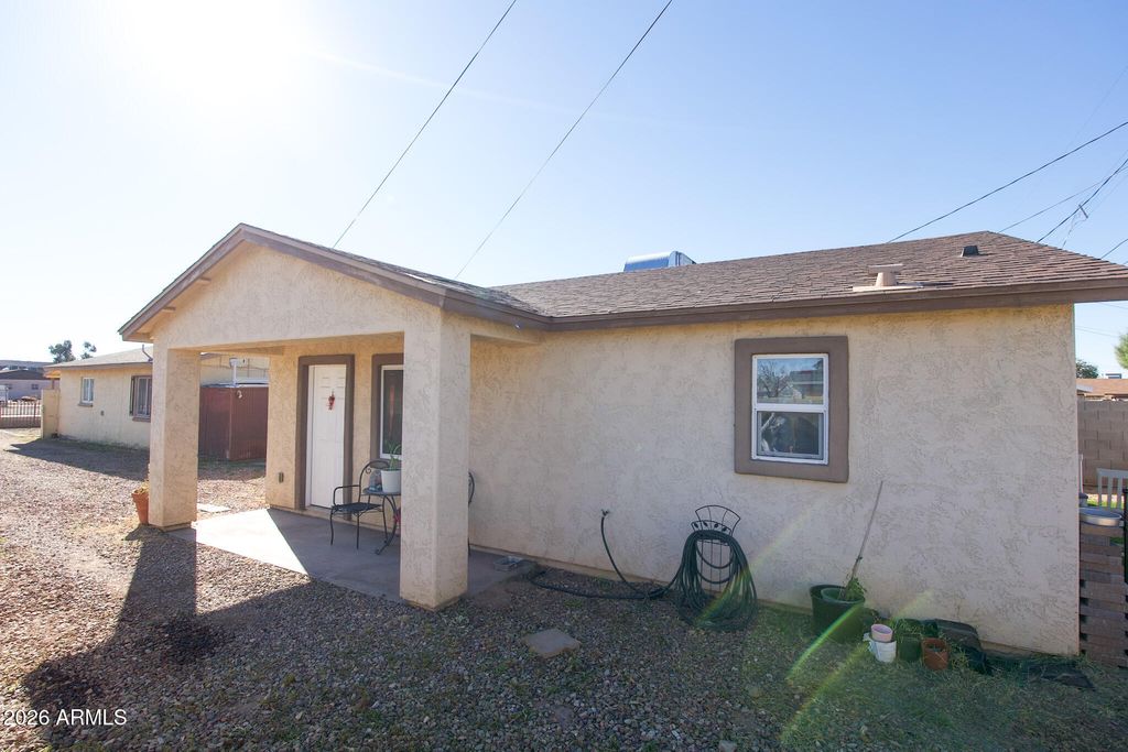 Image 7 of property listing at 1102 W MOHAVE Street, Phoenix, AZ 85007